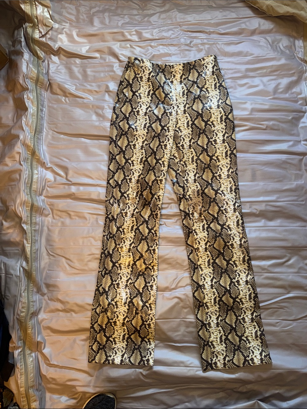 Cache vintage Snake Print High-Rise side zip - cream Black leather. Size 2